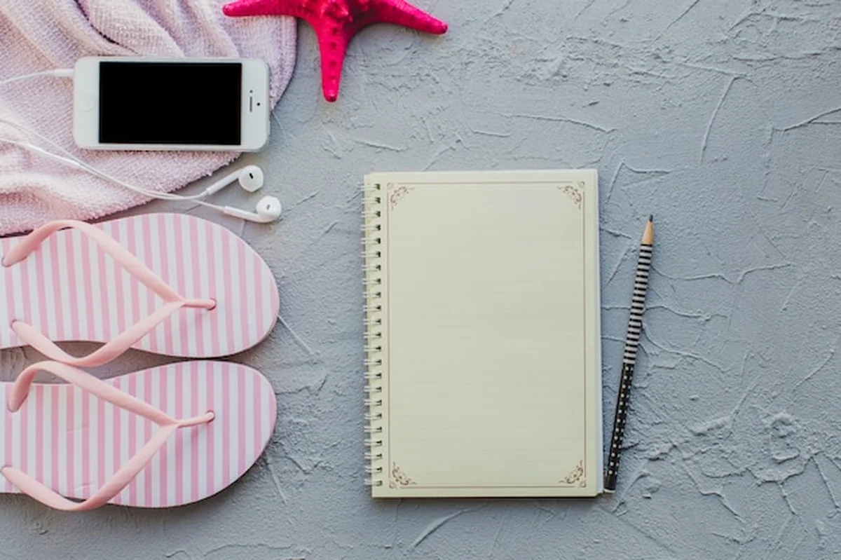 Letnia kompozycja z notebookiem