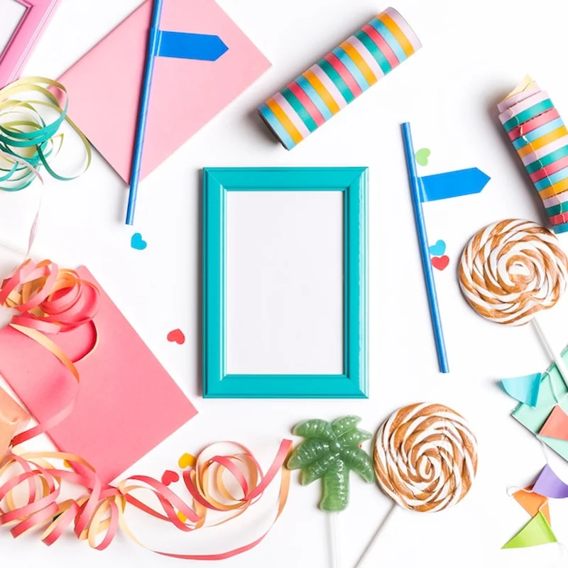 Tło urodzinowe z dekoracją Zygzaka McQueena