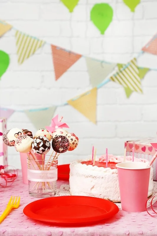 Przygotowany stół urodzinowy dla dzieci