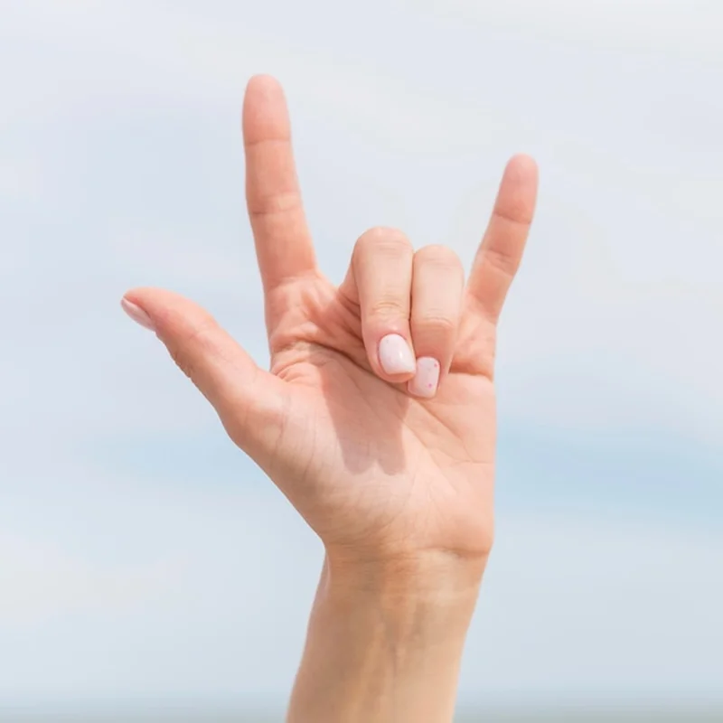 Osoba korzystająca z języka migowego do komunikacji