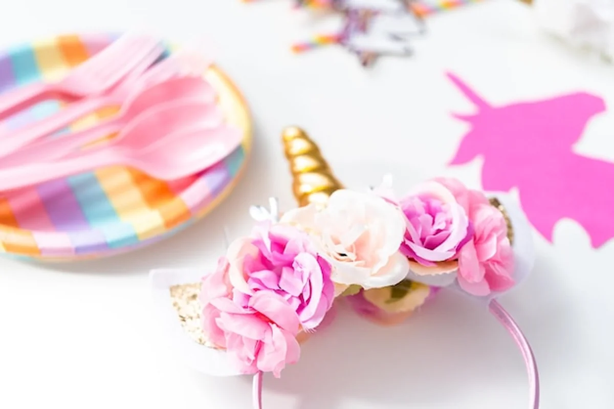 Przedmioty na przyjęcie urodzinowe z motywem jednorożca