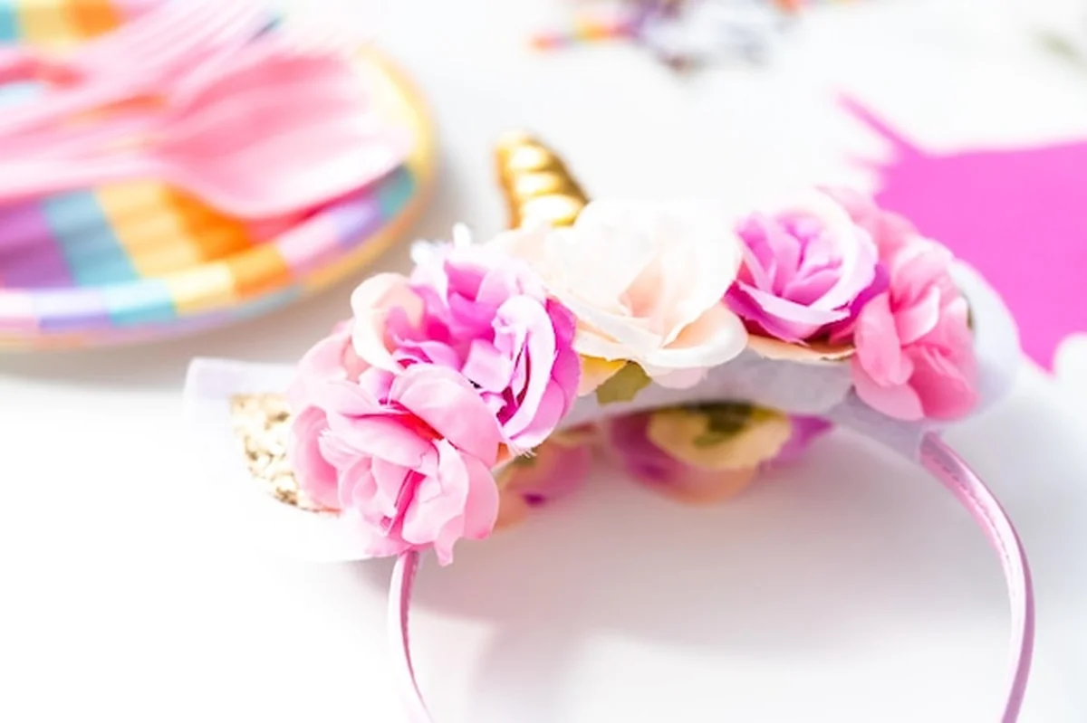 Przedmioty na przyjęcie urodzinowe z motywem jednorożca