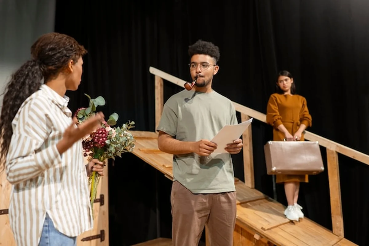 Uczniowie powtarzają zajęcia teatralne